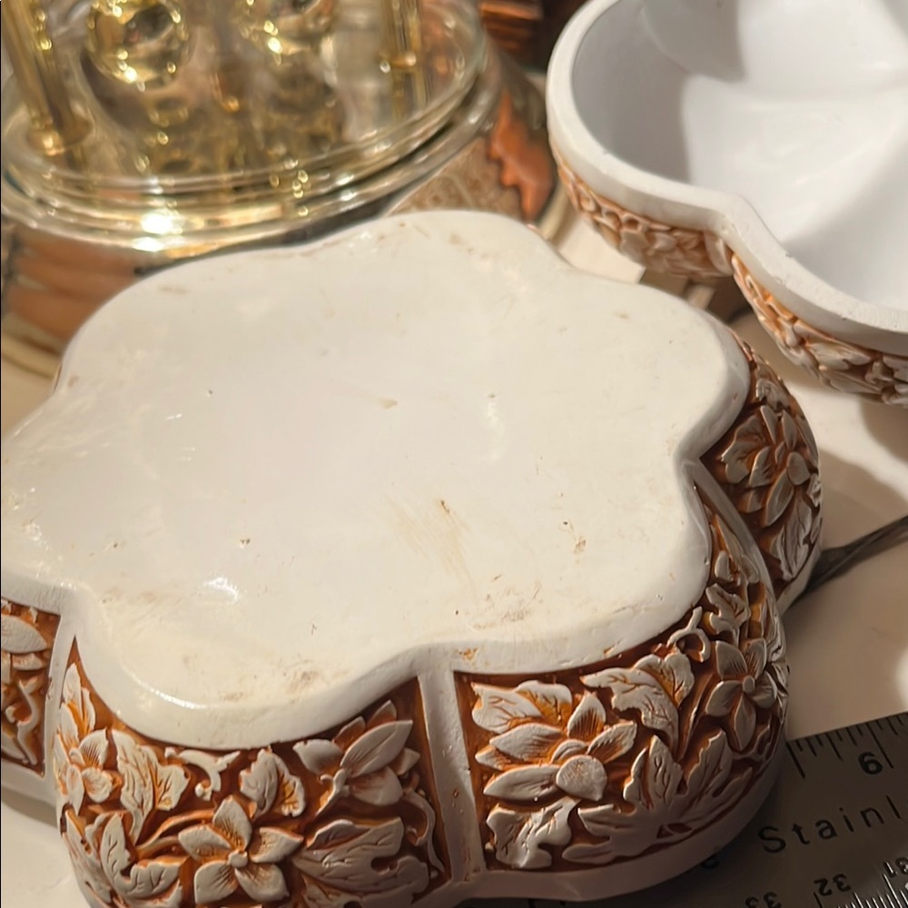 Vintage 80s pumpkin shaped resin trinket box - Picture 3 of 3